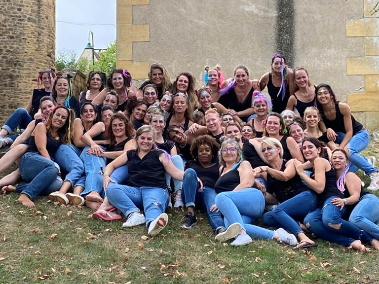 Association de danseuses ayant privatiser le domaine