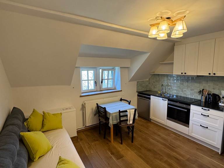 1d9d235a-b145-47bc-a9a8-0384c6a80d7b