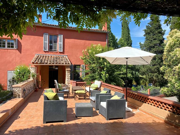 La terrasse villa chandra biot