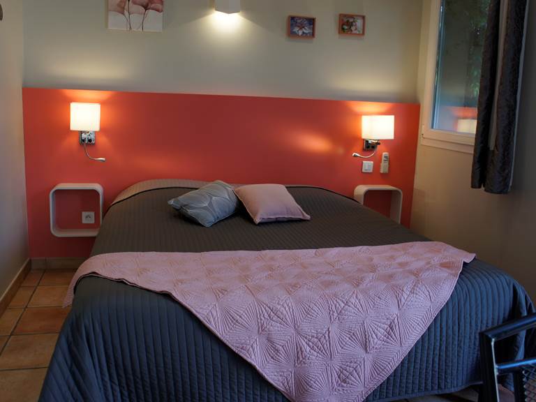 Chambre 303 hotel les peupliers parc spirou