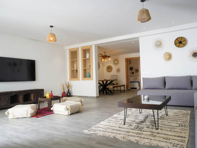 1f7e3931ffdb4ee61d89e395a9128c815d809f59b2b2016ec46bbf0a5be93809-4bc330aba9_v0_w1280xh0_rDEF