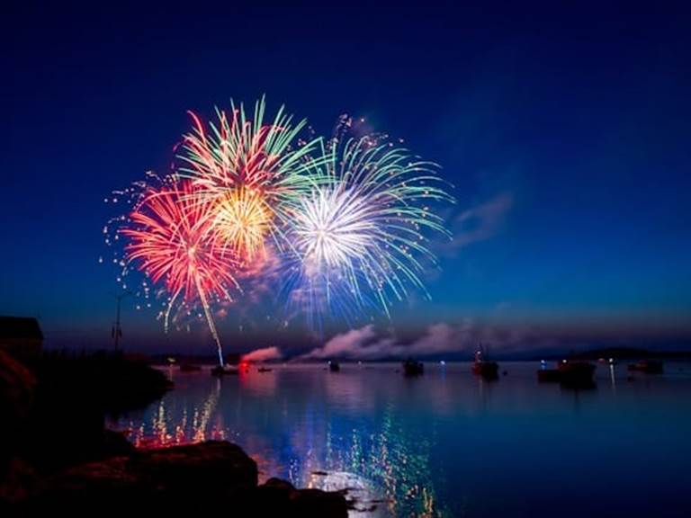 Feu d'artifice sur le port