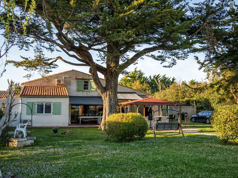 Logis-Les-Trois-Moulins-Ile-de-Ré-service-traiteur-et-baby-sitting