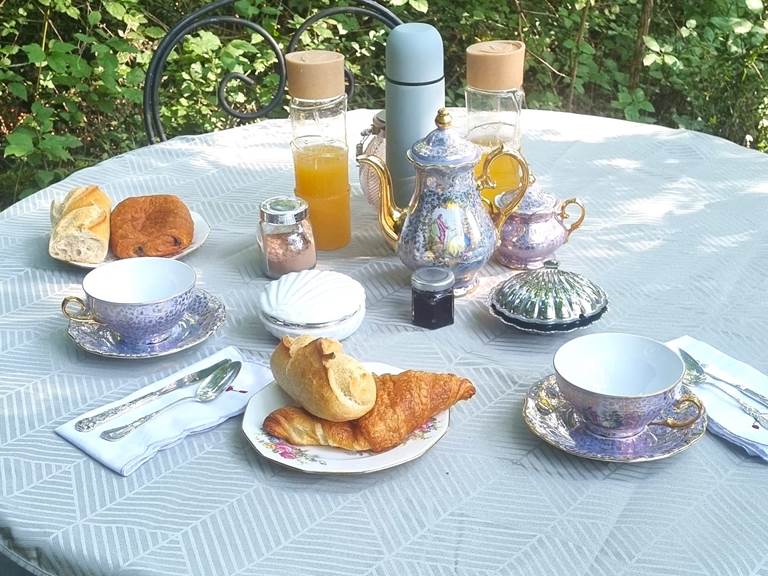 logement-insolite-petitdéjeuner-r