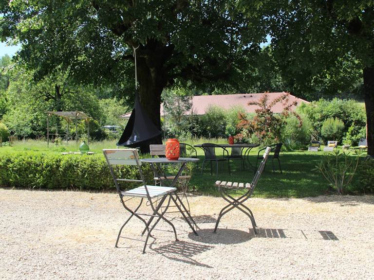 gite-exterieur-famille-saint-jean-davelanne