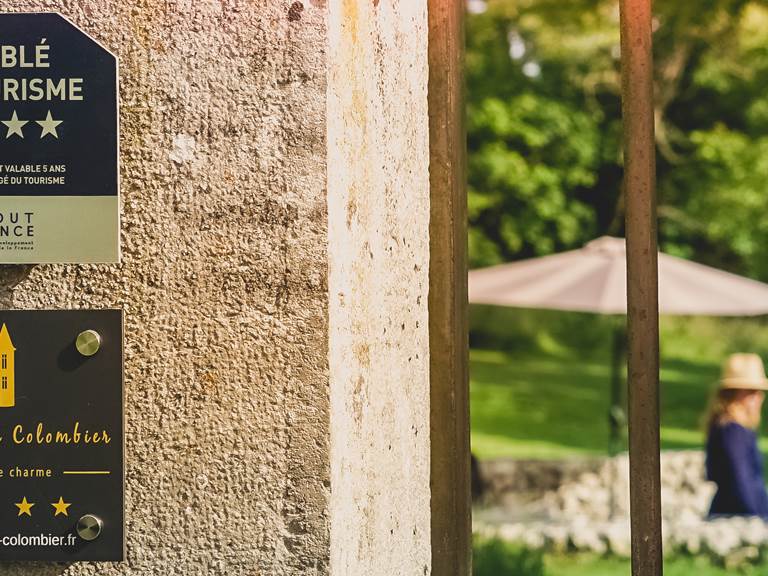 Entrée sur Manoir du Colombier , gîte 4 étoiles à 1h de Genève et Annecy