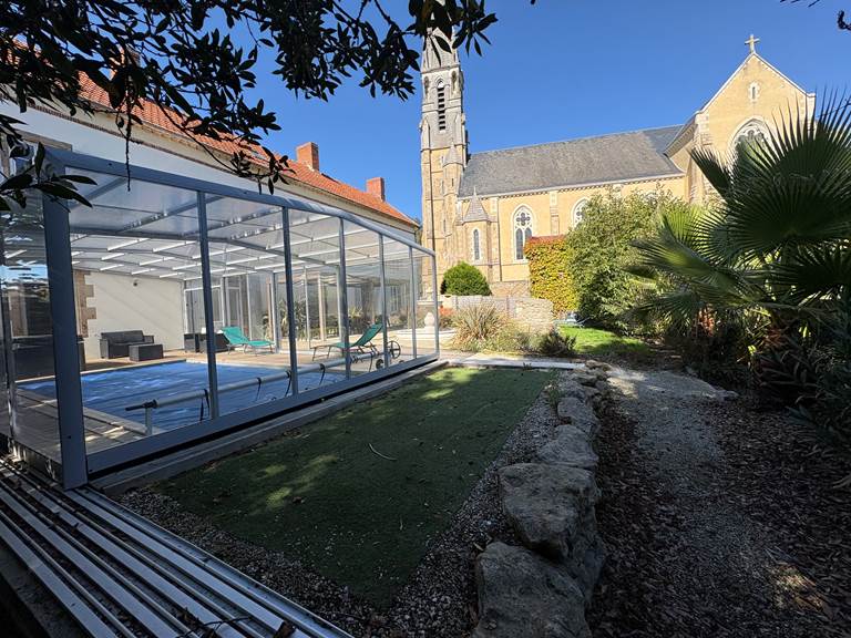 piscine-couverte-gite-le-lijaly-détente-spa