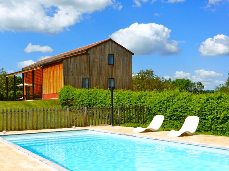 vue rapprochée piscine chauffée Dordogne