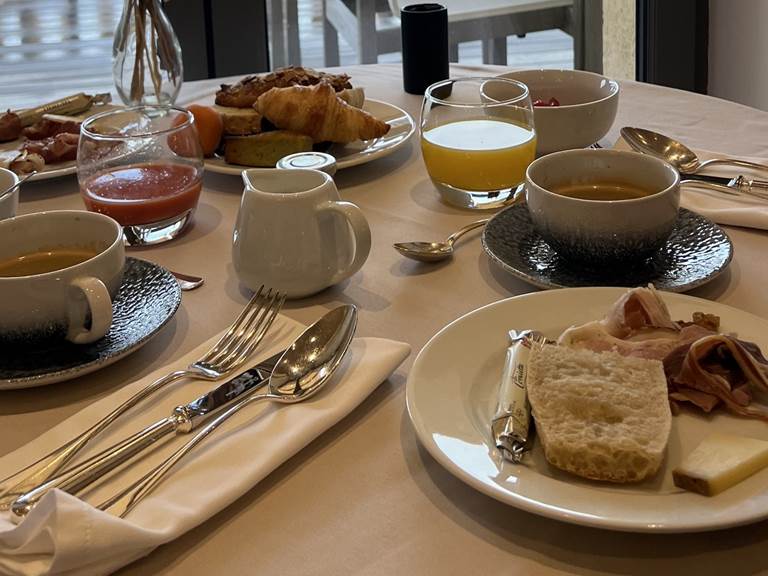 Petit-déjeuner à la Blanchie Haute