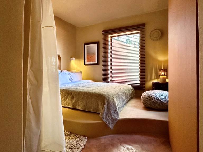 Un trait propre à la Suite Sahara, les dessins des marches sont inspirés des dunes...