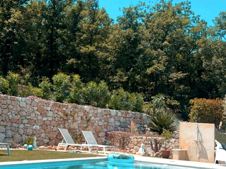 villa-maluan-chambre-terrasse-vue-nature-provence-gallery