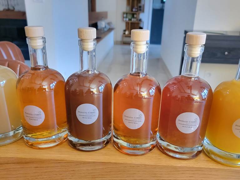 liqueurs-artisanales-produits-locaux-domaine-cardu.jpg