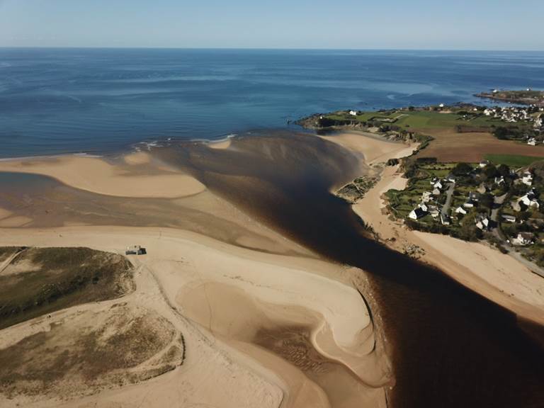 logements atypiques en pleine nature avec vue sur mer et ile de Groix