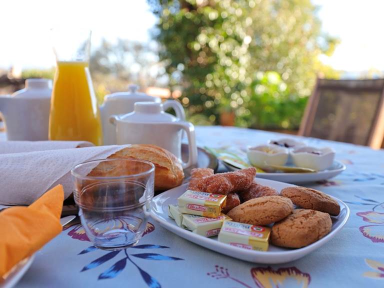Déjeuner en paix sur votre terrasse