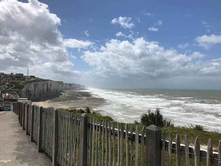 Les falaises Ault Baie de Somme Gites La Baie des Remparts France