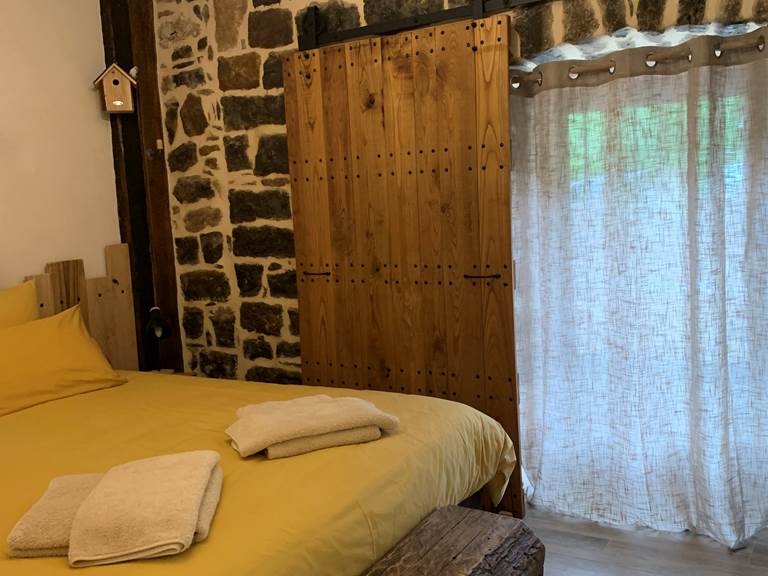CHAMBRE GITE PRUNE ET NOISETTE