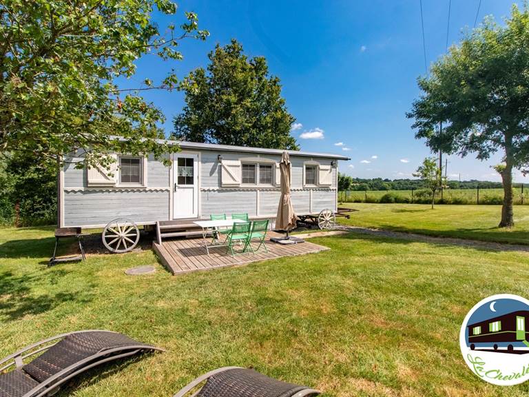 8 Gite la chevalerie 49170 roulotte insouciante