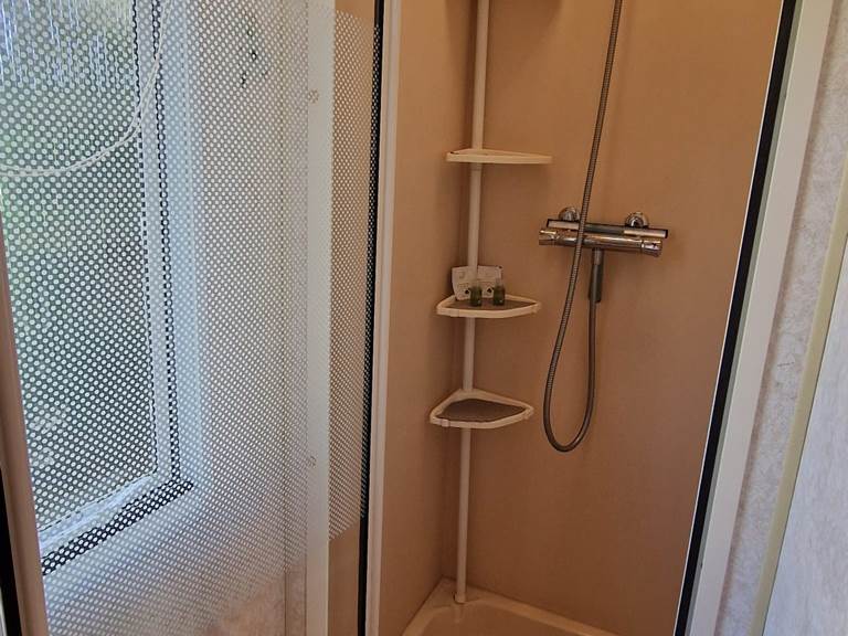 salle de bain avec douche MOBIL-HOME 38