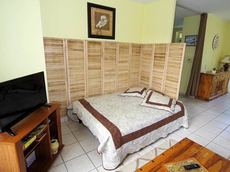 Chambre avec un lit 140x190