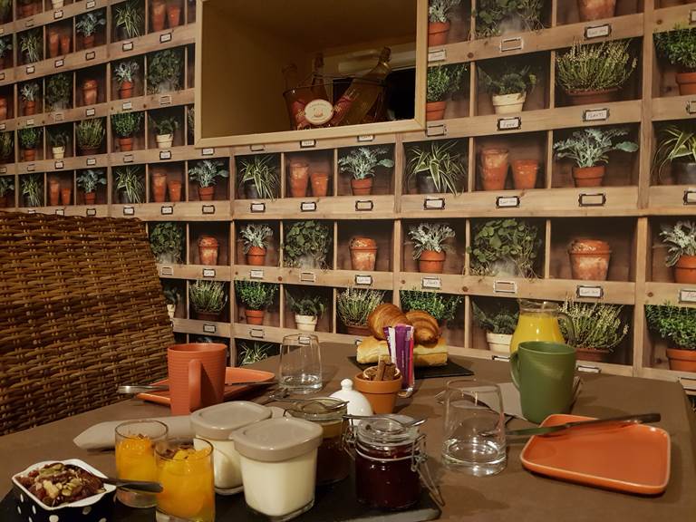 Petit déjeuner sucré salé au Colombier Bretagne - Chambres d'hôtes