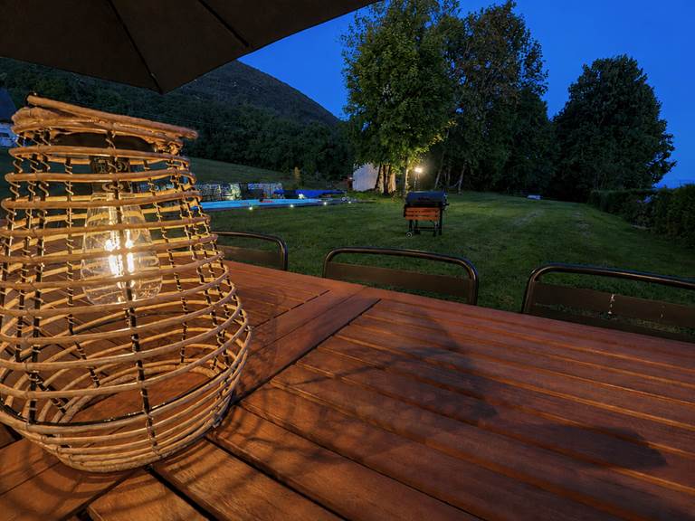 Terrasse de charme face aux montagnes du Bugey