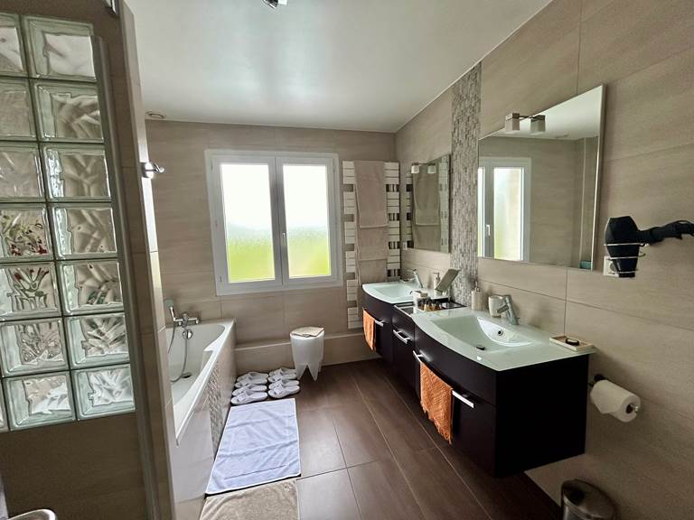 Salle de bain Suite Au pied de la Cathédrale - Les Suites Champenoises