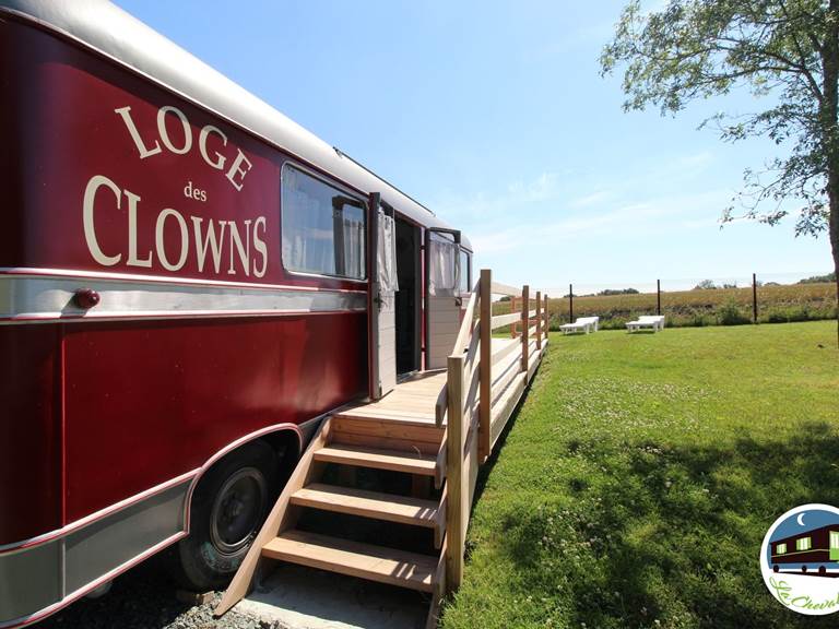 13 Gite la chevalerie 49170 roulotte loge des clowns