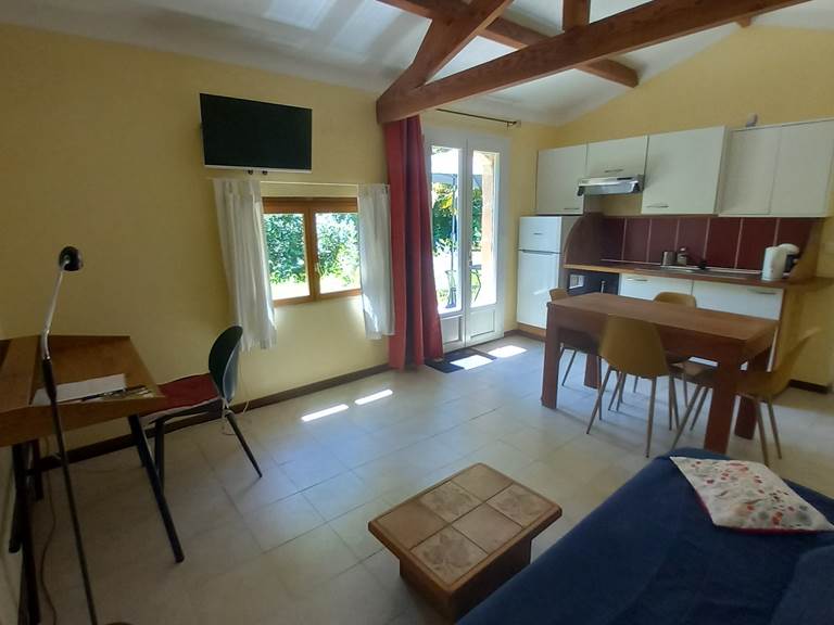 séjour bureau et cuisine