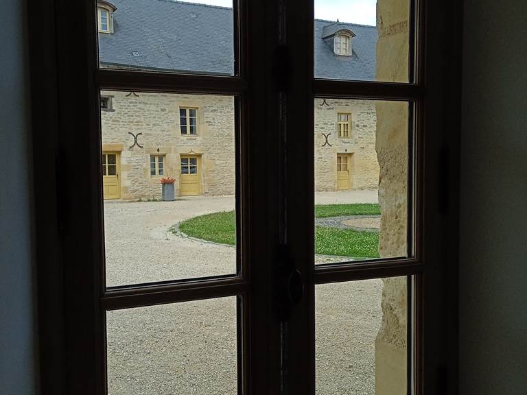 vue sur le gîte de La Tour de Guet