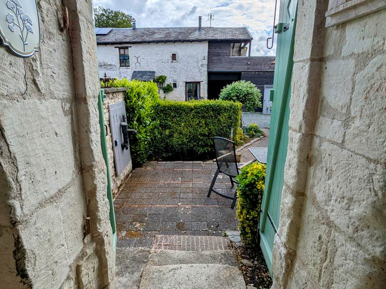 View of the front garden from the original stone entrance to Tuffeau Sunsets, Jaulnay Gites de Famille.