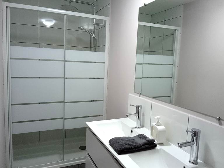 salle d'eau chambre 3