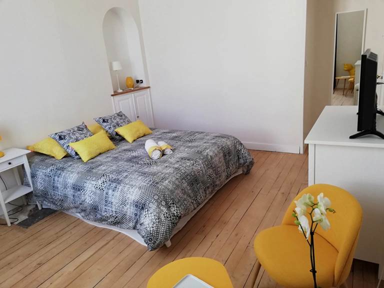 chambre jaune proche puy du fou 7