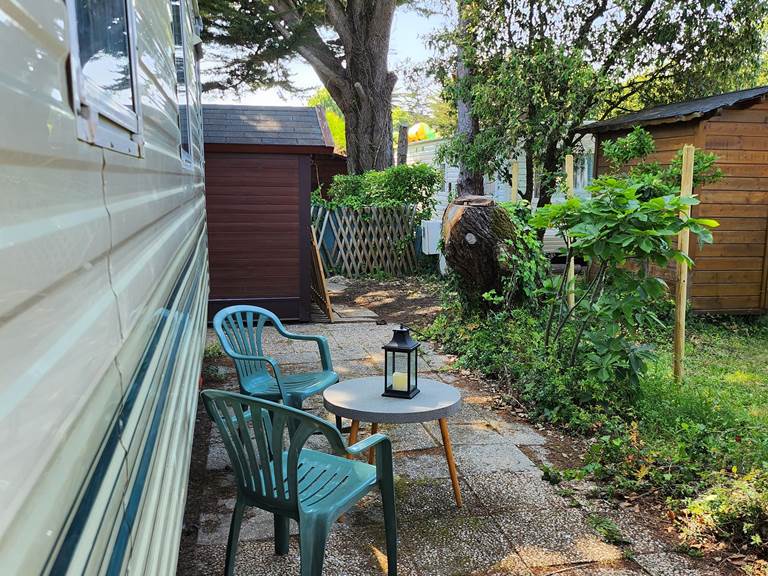 Coin jardin convivial MOBIL-HOME DE PROPRIETAIRE 38