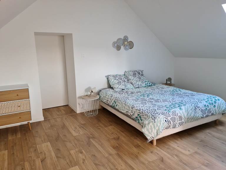 gite-le-lijaly-chambre-2-grande-chambre-blanche.jpg