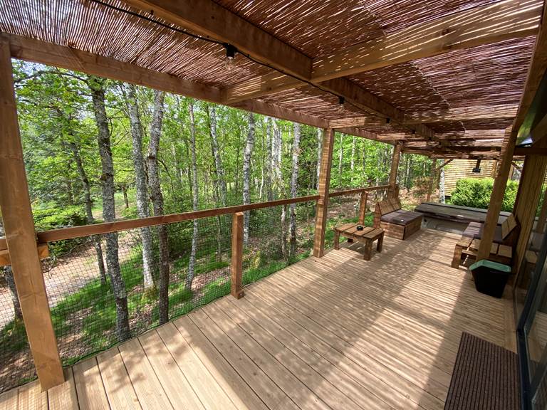 Terrasse couverte de 17m2 vue sur la forêt