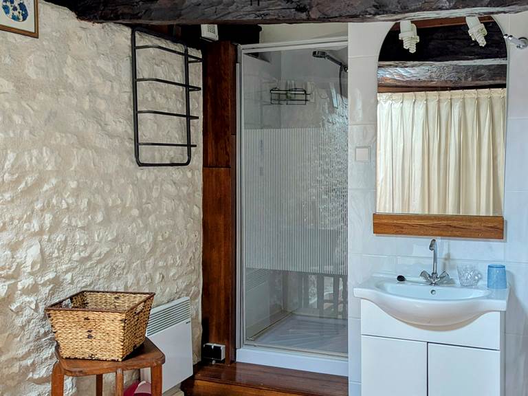 Ensuite shower in the cozy bedroom at Secret de Campagne, Jaulnay Gites de Famille.