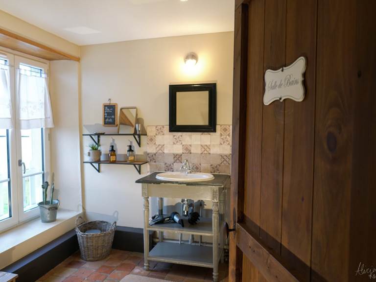 gite-salledeau-famille-saint-jean-davelanne