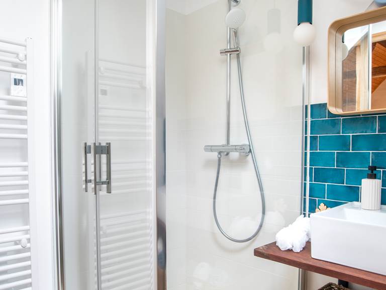 Mas d'Oliu Martel - Salle de douche étage