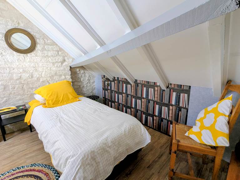 kids-bedroom-eaves-cachette-jaulnay-gites-de-famille