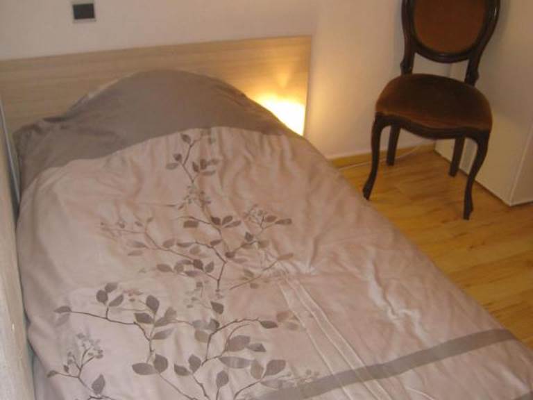 CHAMBRES-GUEBWILLER-Chambre-Simples-avec-Salle-de-Bains-Privative-1-Personne-Lit