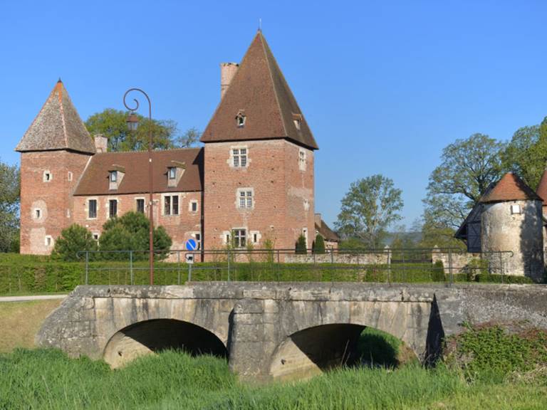 Château de Messey-sur-Grosne proche de Bed and Bourgogne - Chambres d'hôtes à Messey-sur-Grosne