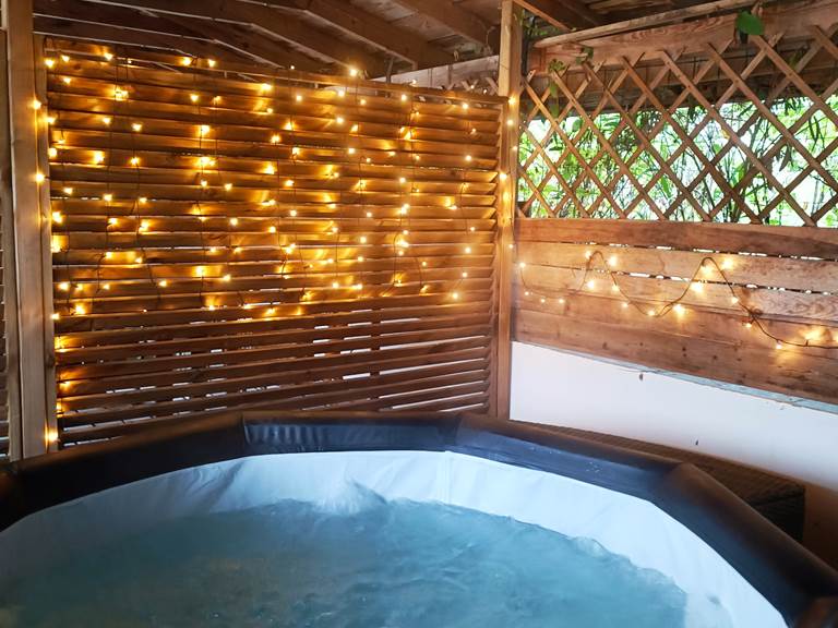 Gîtes, chambre d'hôtes et table d'hôtes gastronomique à Casteljaloux Lot et Garonne, piscine, jacuzzi et spa