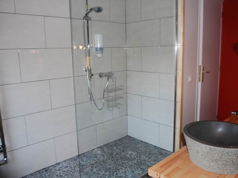 Douche à l'italienne chambre  La Pousse d'Or au Ranch des Lacs