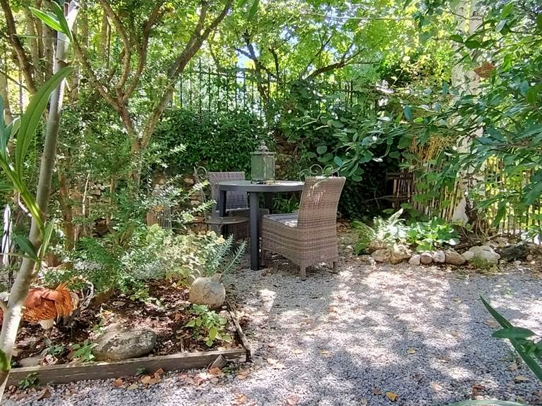 16-bis-gite-hotel-marssac-jardin-ombragé