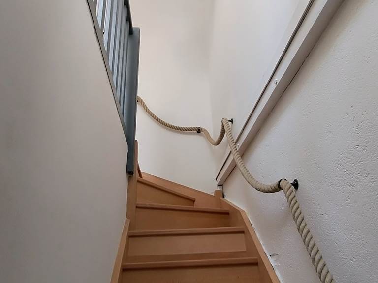 16-bis-gite-hotel-marssac-escalier-étage-chambres-1