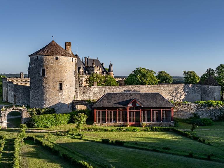 DJI_20250430080743_0079_D_MAVIC3PRO- Cha^teau Michel de MontaigneDe´clic&De´colle