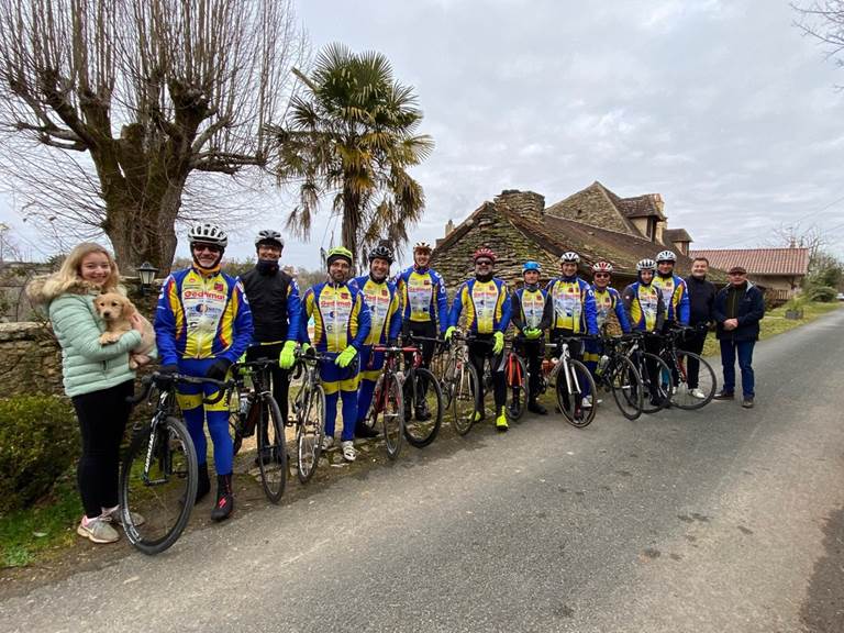 Groupe de cycliste ayant privatisé le domaine