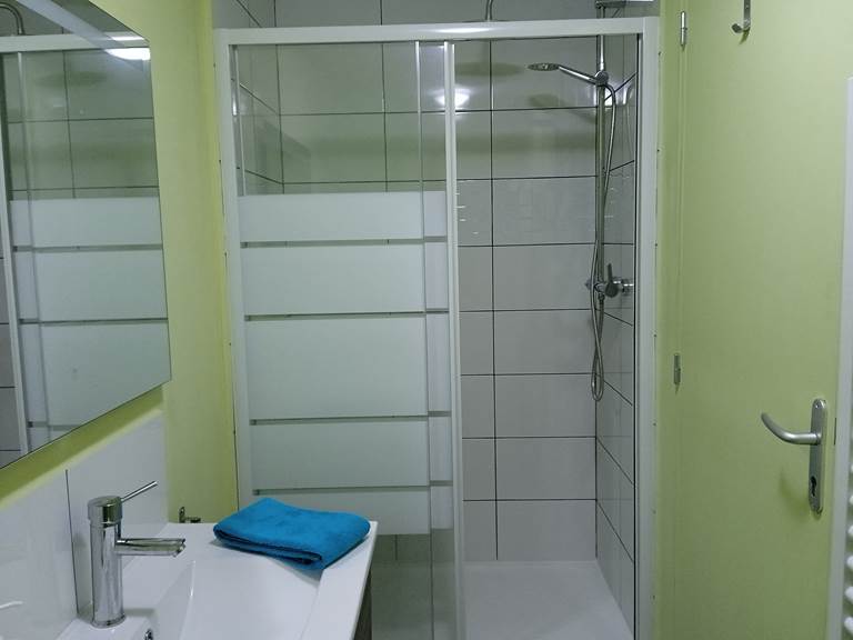 salle d'eau chambre 5