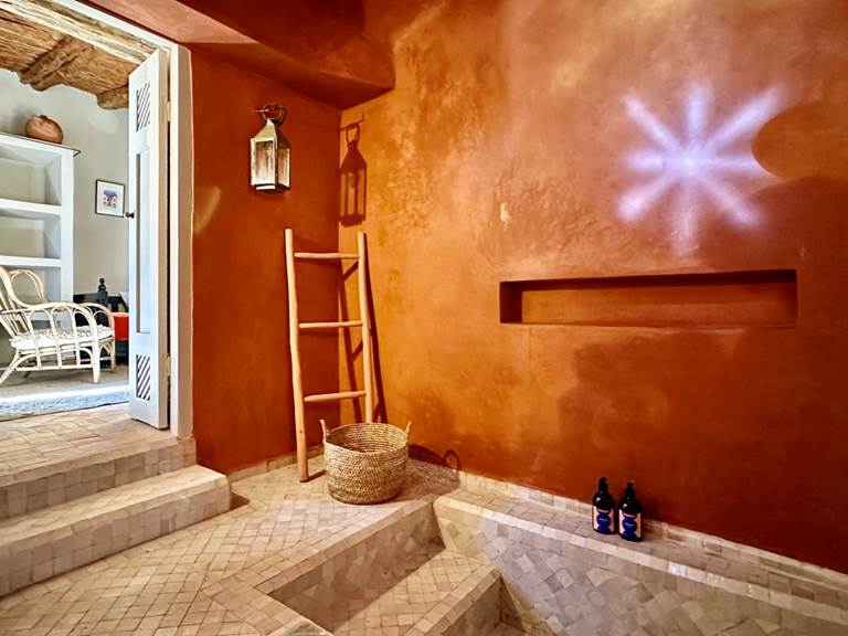 Une baignoire douche vous attends, pratique pour les enfants!