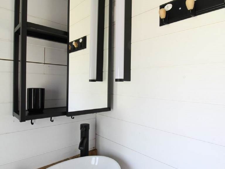 18 Gite la chevalerie 49170 roulotte loge des clowns